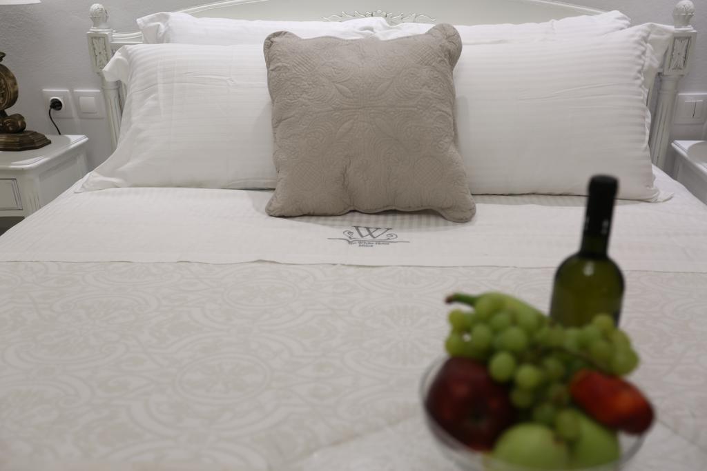 The White Suites Adamantas  Exterior foto